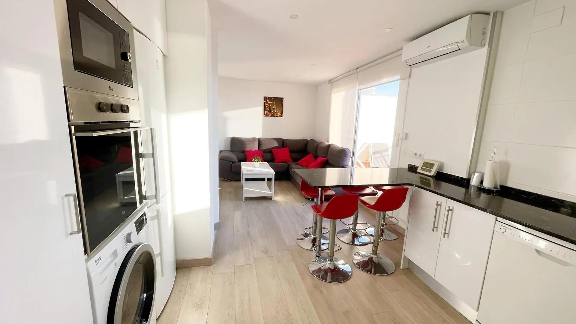 דירות Atico Con Terraza En לה פינדה ספרד