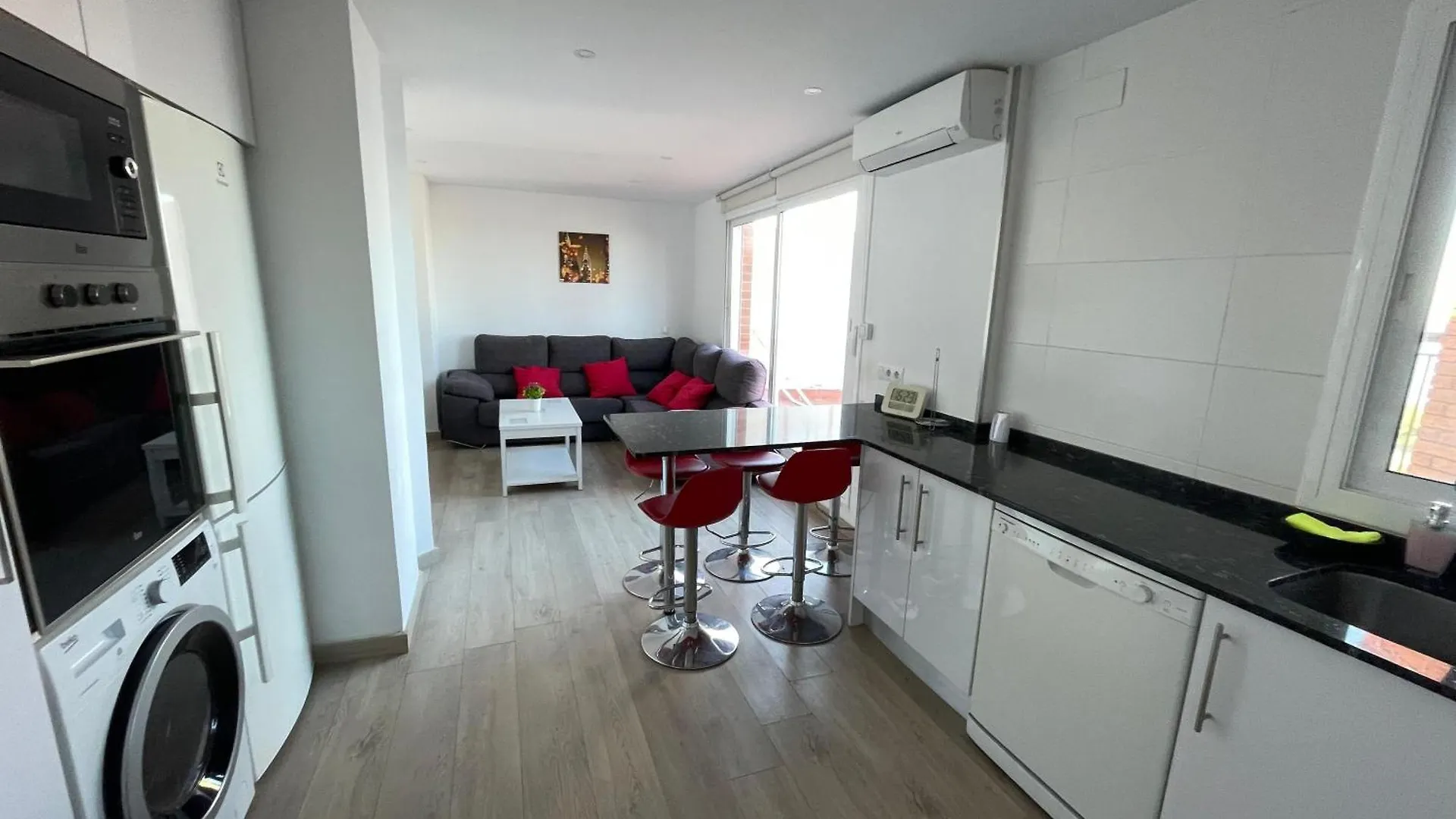 דירות Atico Con Terraza En לה פינדה ספרד
